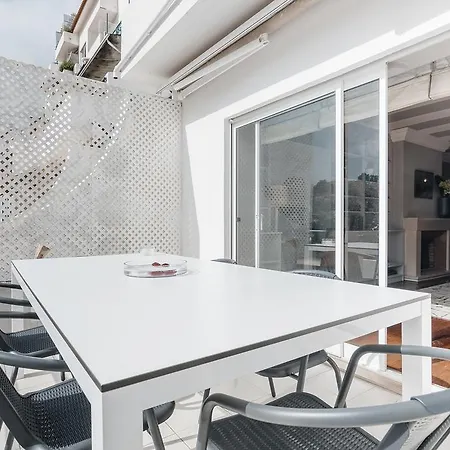 Chique And Spacious Flat In Apartment *