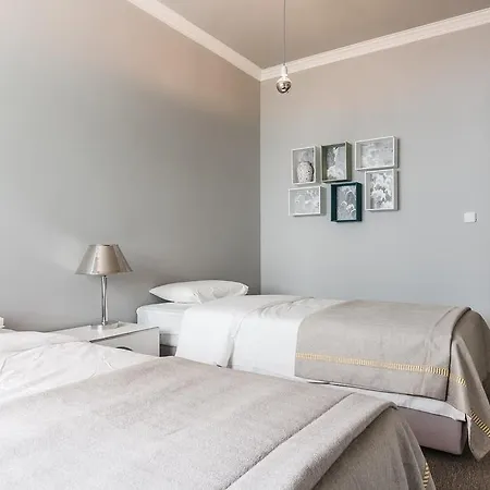 Chique And Spacious Flat In *