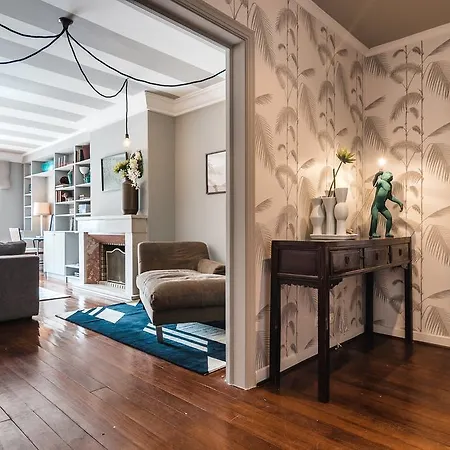 Chique And Spacious Flat In