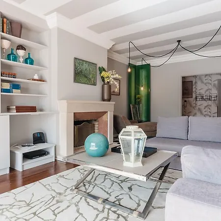 Chique And Spacious Flat In Apartment
