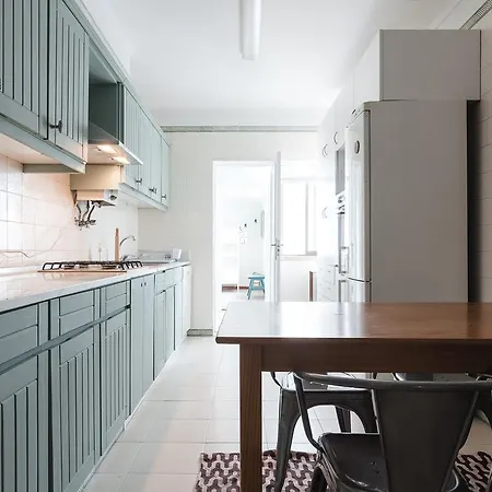 Chique And Spacious Flat In Apartment *