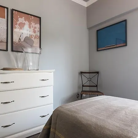 Chique And Spacious Flat In